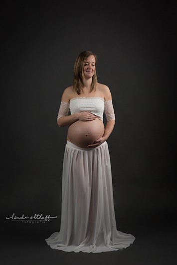 69 Fotoshoot Zwangerschap Linda Olthoff fotografie Beverwijk Heemskerk
